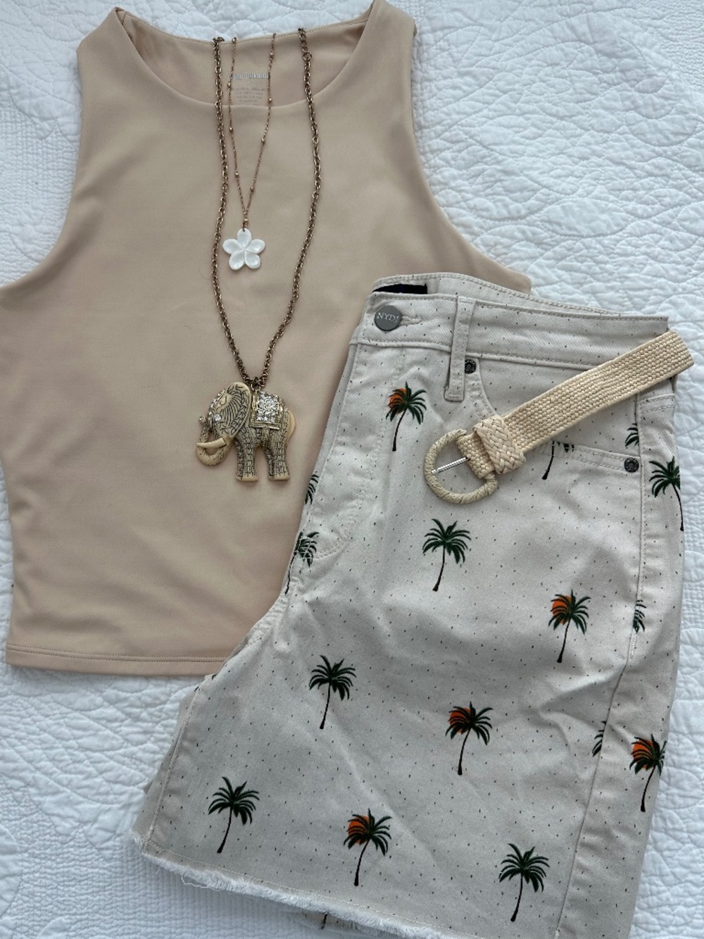 NYDJ cream colored palm tree shorts size 8 🌴